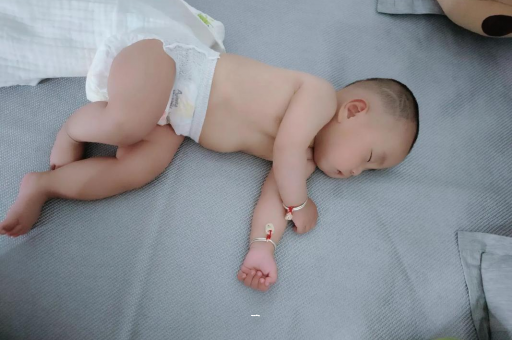 宜阳怀孕肚子撑的难受